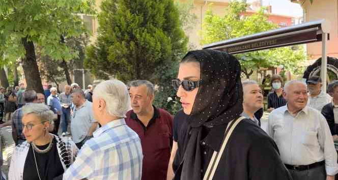 Eski milli voleybolcu Neslihan Demir’in babası son yolculuğuna uğurlandı