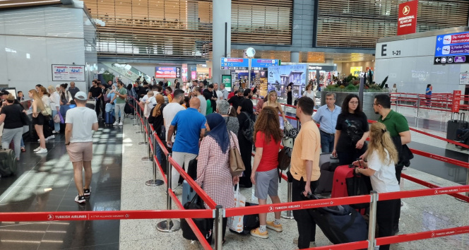 İstanbul Havalimanında bayram yoğunluğu