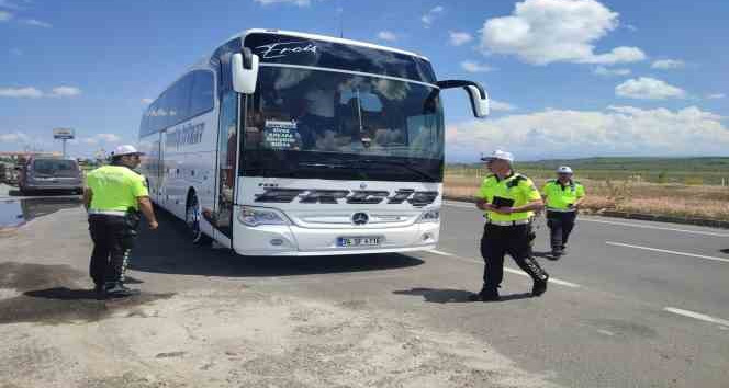 Ağrı’da trafik polisleri bayram öncesi emniyet kemeri denetimi yaptı