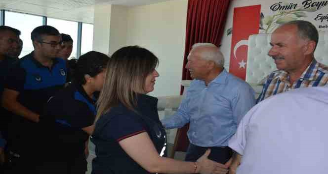 Lapseki Belediyesinde geleneksel personel bayramlaşması yapıldı