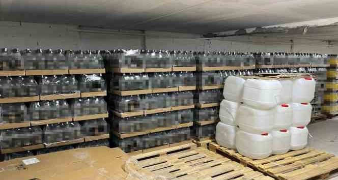 (Düzeltme) Sahte içki üreticilerine büyük darbe: 26 bin 300 litre sahte içki ele geçirildi