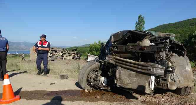 Otomobil ile kamyonun çarpıştığı kazada ölenlerin isimleri belli oldu