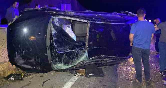 Aksaray’da otomobil takla atıp duvara çarptı: 2 yaralı