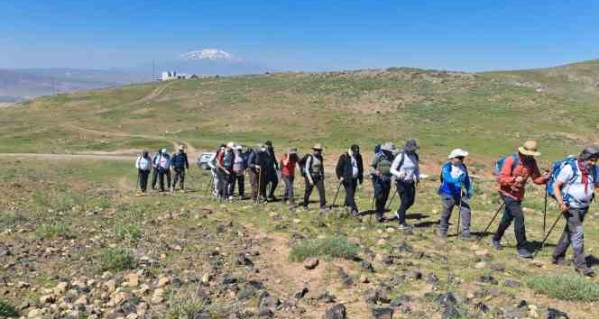 Doğaseverlerden Meydan Gölü ve Gürgür Baba Tepesi’ne yürüyüş
