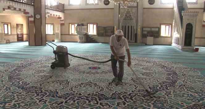 Kartal’da Kurban Bayramı öncesi camii ve cemevleri dezenfekte edildi