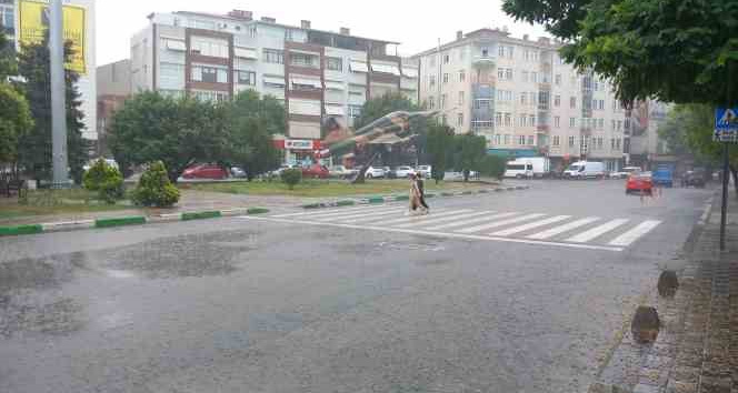 Kırklareli’nde sağanak yağış: Cadde ve sokaklar göle döndü