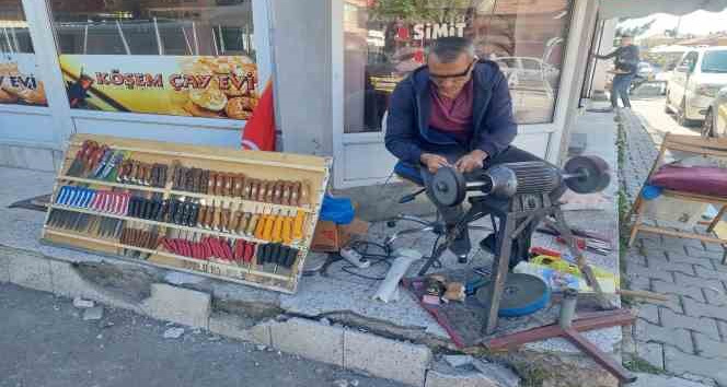 Tomarza’da bıçak bileyicileri iş başında