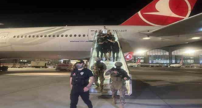 Bakan Yerlikaya duyurdu: Kırmızı bültenle aranan yabancı uyruklu 2 suç örgütü üyesi İstanbul’da yakalandı