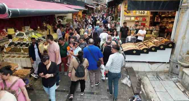 Eminönü’nde bayram hareketliliği