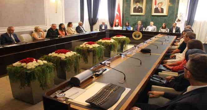Vali Ekici, Kırklareli’nde LGS’den tam puan alan 3 öğrenciyle bir araya geldi
