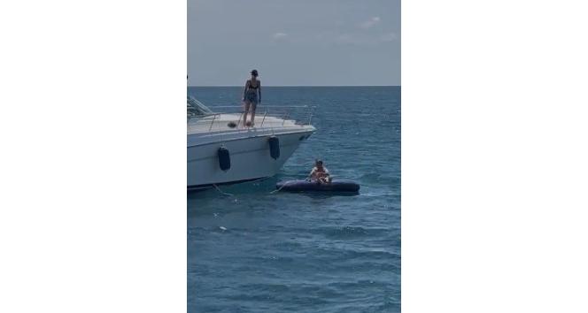 Deniz yatağında uyuyakalan vatandaş tekneler ile böyle kurtarıldı