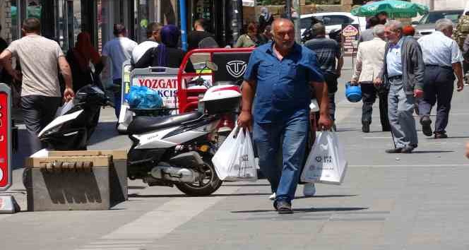 Yozgat’ta Kurban Bayramı öncesi alışveriş yoğunluğu yaşanıyor