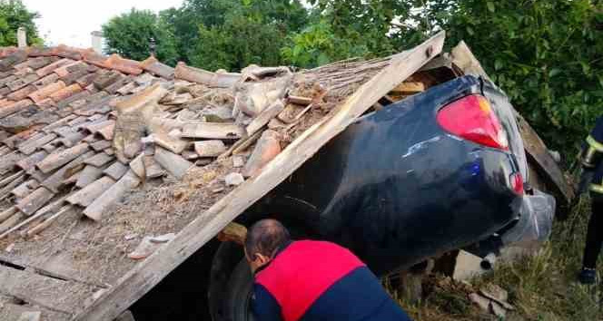 Keşan’da evin duvarına çarpan kamyonetin sürücüsü yaralandı