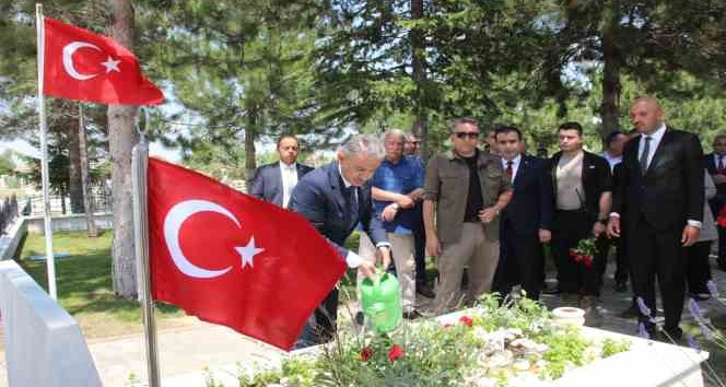 Karaman’da şehitlik ziyareti