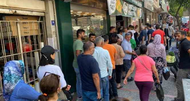 Aydın’da bayram manzarası değişmedi tatlıcılarda kuyruk oluştu