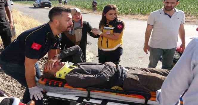 Motosiklet ile otomobil çarpıştı: 2 yaralı