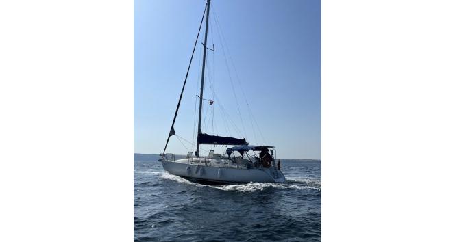 Çanakkale açıklarında rotası İtalya olan teknede 48 kaçak göçmen yakalandı