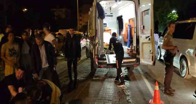 Motosiklet köpeğe çarptı: 2 yaralı