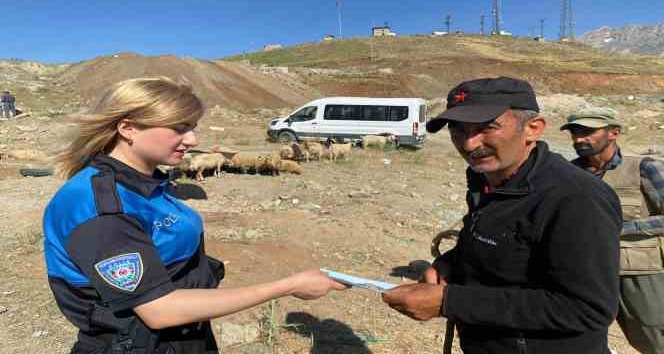 Hakkari polisi sahte para konusunda bilgilendirme yaptı