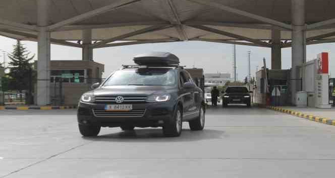 Gurbetçiler, aileleriyle birlikte bayram yapmak için Türkiye’ye geldi