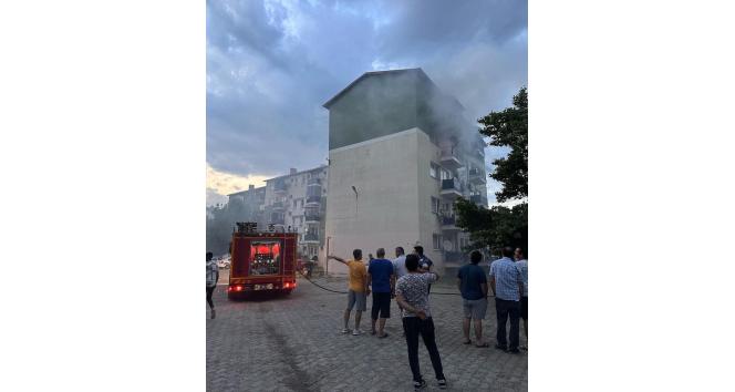 Polis lojmanlarında çıkan yangın korkuttu