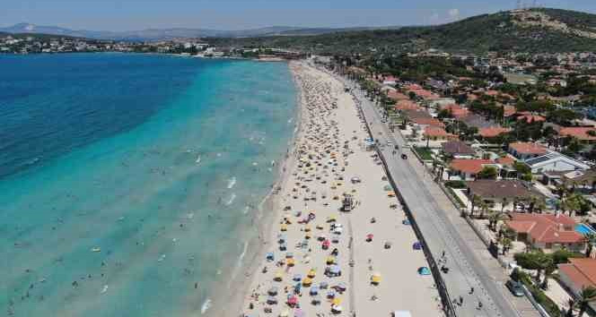 Çeşme’nin nüfusu 1 milyonu aştı, plajlar doldu taştı