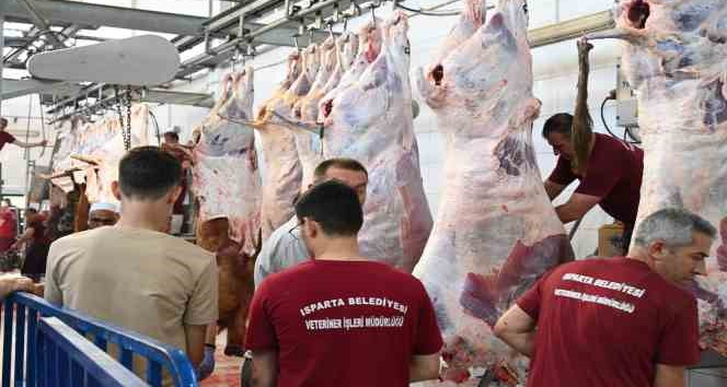 Isparta Belediyesi iki gün boyunca mezbahada 300 kurban kesimi yapacak