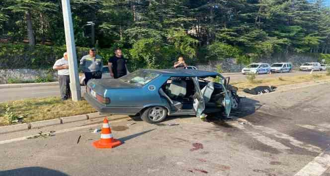 Otomobiller çarpıştı: 1 ölü, 7 yaralı