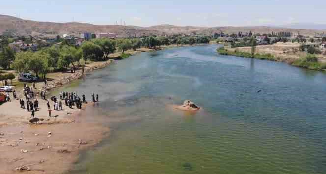 Topu almak için girdikleri Kızılırmak’ta kayboldular: 3 çocuktan birinin cansız bedenine ulaşıldı
