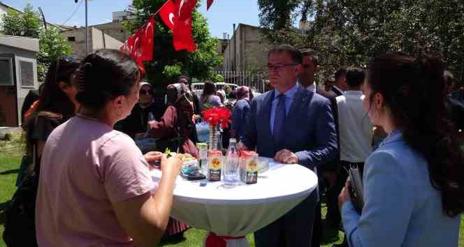 Van’da resmi bayramlaşma töreni