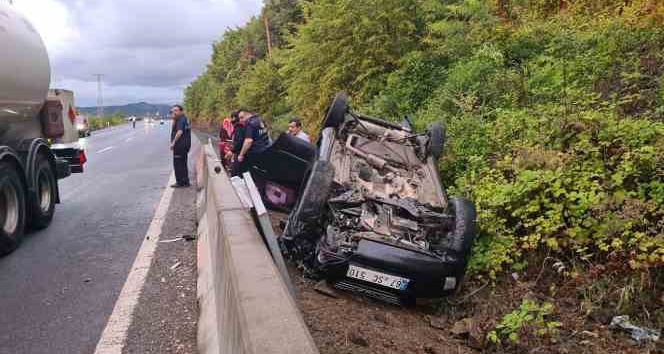 Zonguldak’ta otomobil bariyere çarparak takla attı: 6 yaralı
