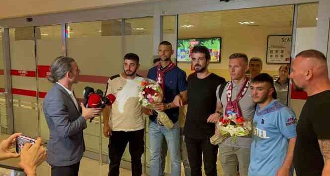 Trabzonspor’un yeni transferleri Orsic ve Fernandez’e coşkulu karşılama