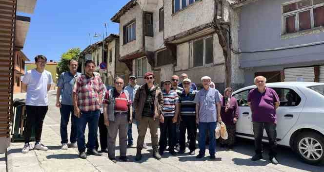 Eskişehir Büyükşehir Belediyesi’nin yıkmak istediği tarihi evler için mahalleli isyan etti