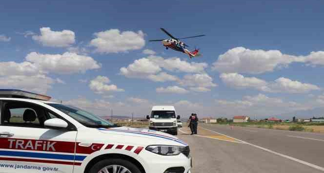 Jandarma helikopterle havadan denetliyor