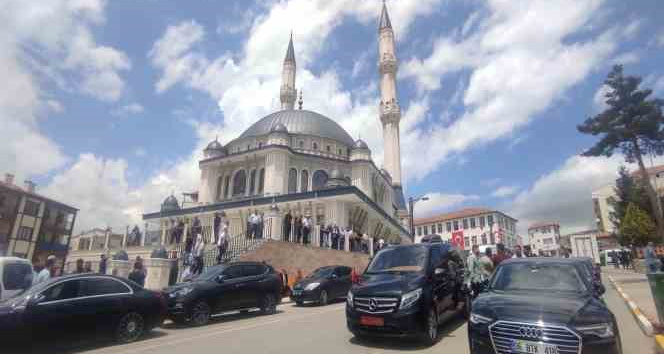 Tevhid Cami ibadete açıldı