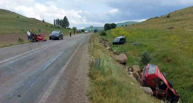 Gümüşhane’deki kazada ikiye bölünen otomobilin sürücüsü kurtarılamadı