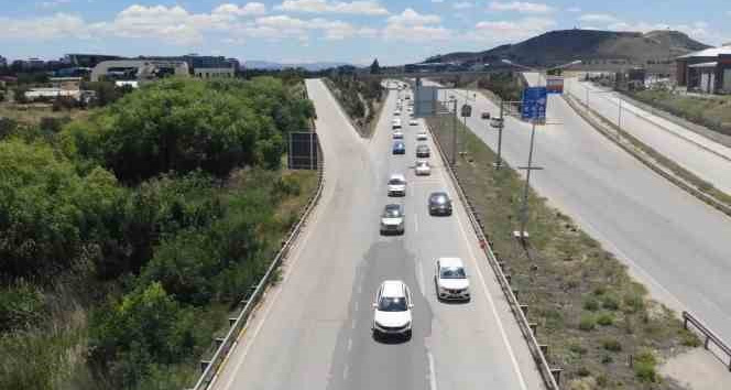 Tatilciler dönüş yoluna geçti: 43 ilin geçiş güzergahında trafik yoğunluğu başladı