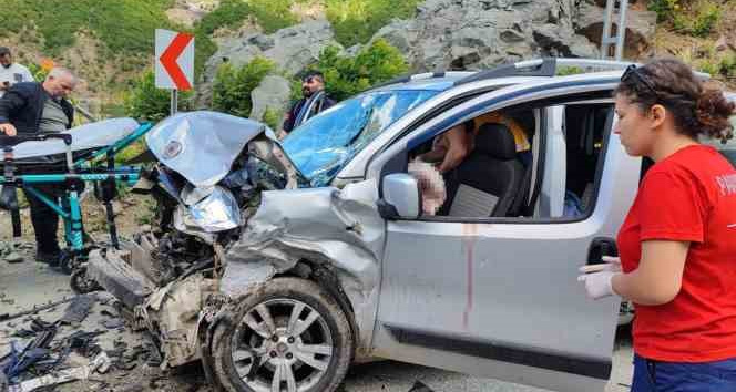 Artvin’de bayram dönüşü trafik kazası: 8 yaralı