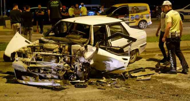 Ters yöne giren otomobil kazaya neden oldu: O anlar güvenlik kamerasına yansıdı