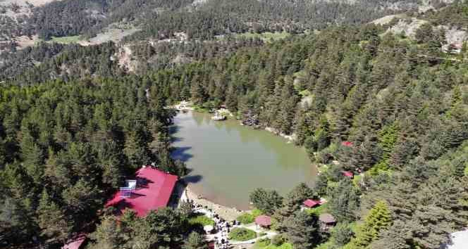 ‘Zigana’nın Nazar Boncuğu’ Limni Gölü’ne bayram tatilinde ziyaretçiler akın etti