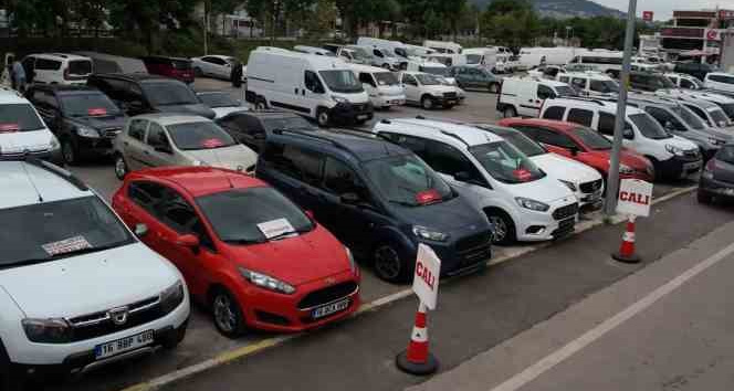Bursa Oto Galericiler Odası Başkanı Hakan Yanık: "Stokçulukta günah keçisi olarak galericiler gösteriliyor"