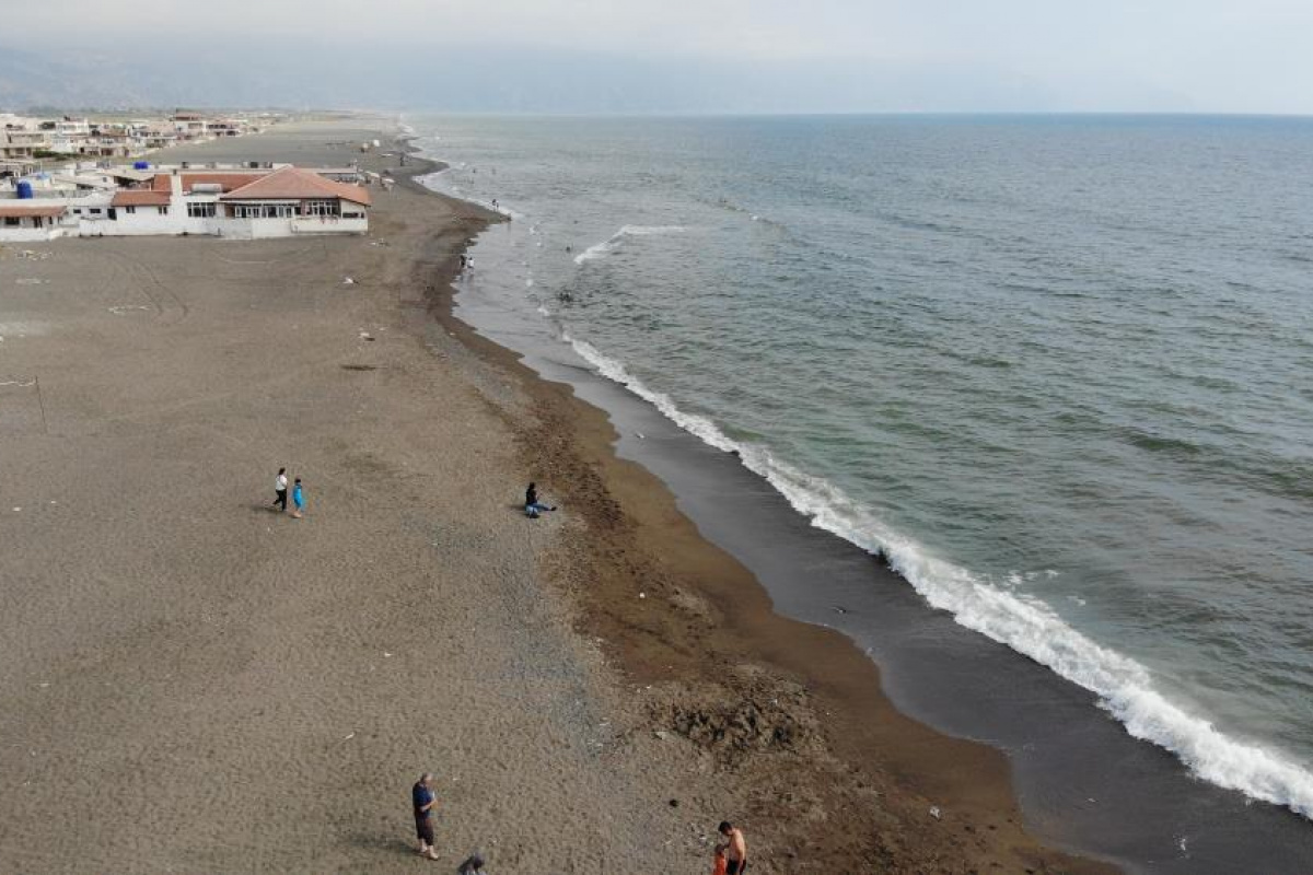 Enkaz kent Hatay&#039;ın 14 kilometrelik plajı bu bayram boş kaldı