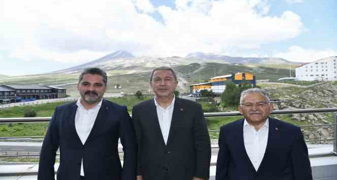 Akar ile Büyükkılıç, Erciyes Yüksek İrtifa Kamp Merkezi’nde incelemelerde bulundu