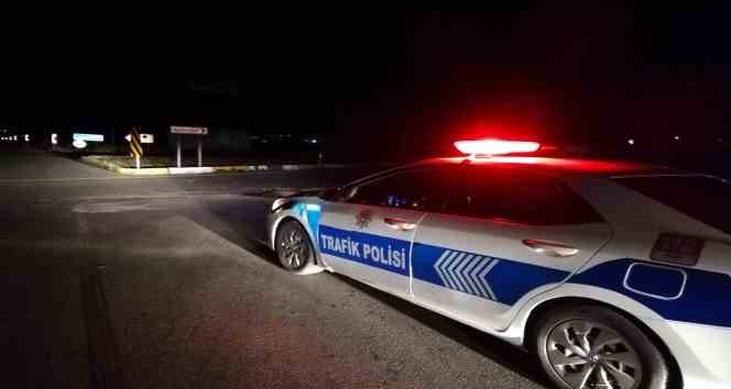 Karaman’da otomobil tıra çarptı: 5 yaralı