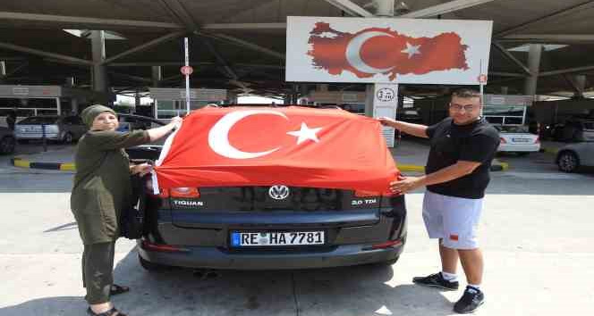 Kapıkule’de gurbetçi yoğunluğu: Tatillerini Türkiye’de geçirmek için sınır kapılarına akın ediyorlar