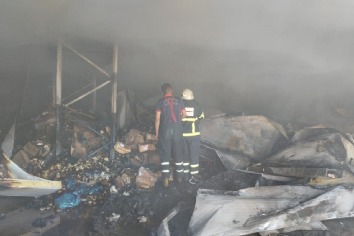 Mega Sanayi Sitesi&#039;nde yangın sonucu milyonlarca lira zarar