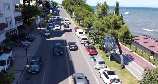 Karadeniz Sahil Yolu’nda yoğun trafik nedeniyle emniyetten sıkı tedbir