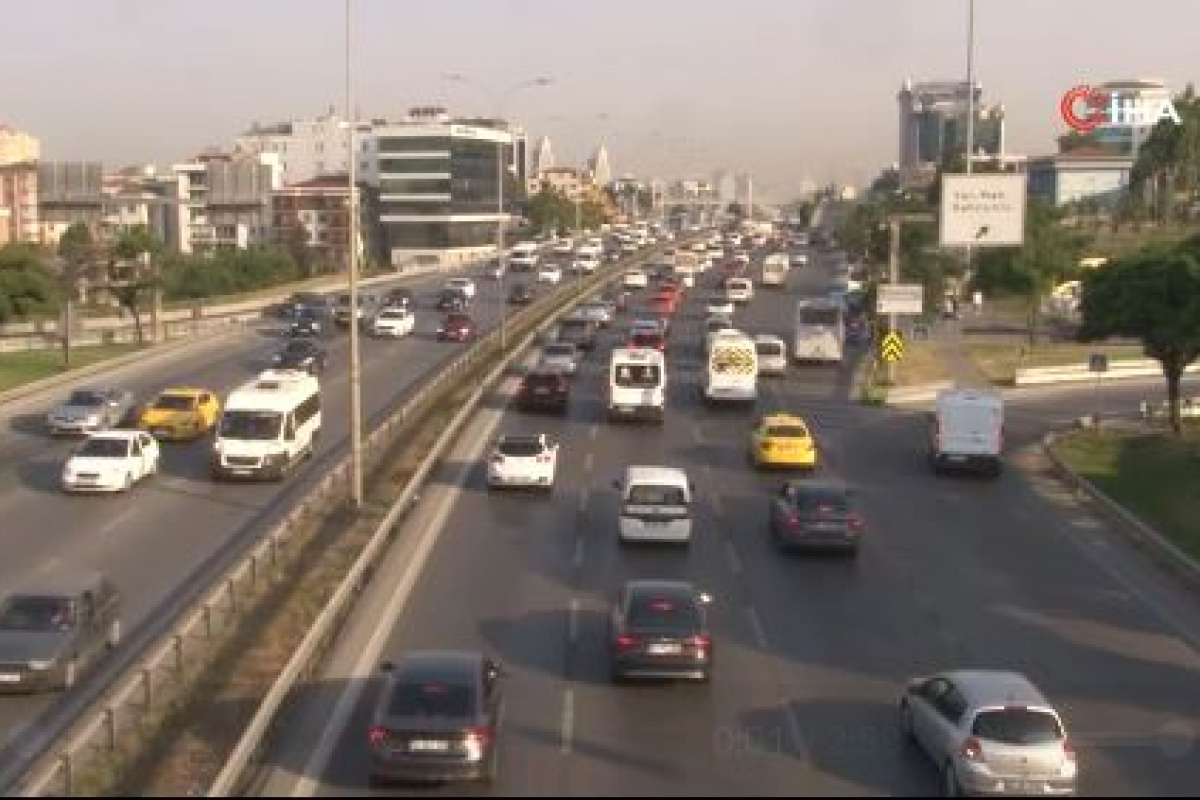 Bayram tatili sonrası İstanbul&#039;da trafik yoğunluğu