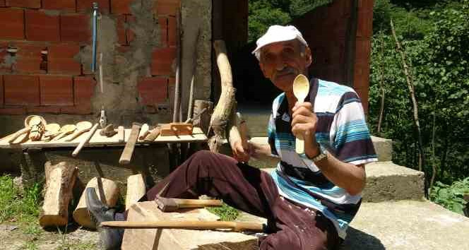 Teknolojiye inat ata mesleği tahta kaşıkçılığı geleneksel yöntemlerle sürdürüyor