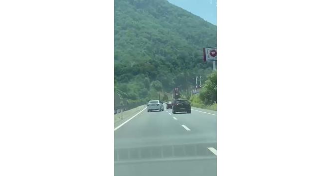Trafiği tehlikeye atan sürücüye 4 bin 64 lira ceza: O anlar kamerada